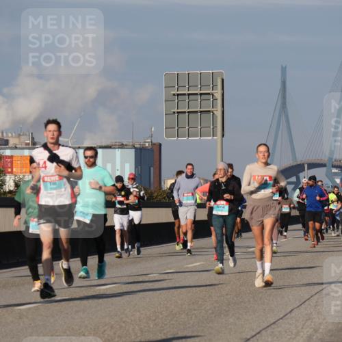 03.10.2025 - Köhlbrandbrückenlauf Luisa Fischer http://msf.ph/oto/9013257 03.10.2025 10:56:45 Position 3  meine-sportfotos.de