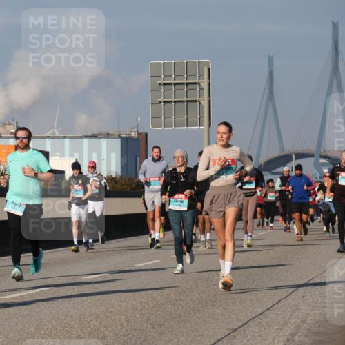 03.10.2025 - Köhlbrandbrückenlauf Luisa Fischer http://msf.ph/oto/9013261 03.10.2025 10:56:46 Position 3 44, 1151, 2077, 1844 meine-sportfotos.de