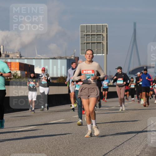 03.10.2025 - Köhlbrandbrückenlauf Luisa Fischer http://msf.ph/oto/9013273 03.10.2025 10:56:48 Position 3 2077 meine-sportfotos.de