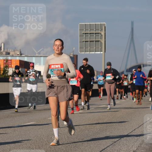03.10.2025 - Köhlbrandbrückenlauf Luisa Fischer http://msf.ph/oto/9013286 03.10.2025 10:56:49 Position 3  meine-sportfotos.de