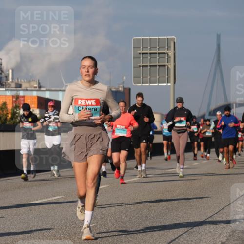 03.10.2025 - Köhlbrandbrückenlauf Luisa Fischer http://msf.ph/oto/9013289 03.10.2025 10:56:49 Position 3  meine-sportfotos.de