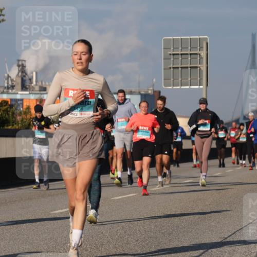 03.10.2025 - Köhlbrandbrückenlauf Luisa Fischer http://msf.ph/oto/9013296 03.10.2025 10:56:50 Position 3 1458 meine-sportfotos.de