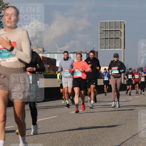 03.10.2025 - Köhlbrandbrückenlauf Luisa Fischer http://msf.ph/oto/9013307 03.10.2025 10:56:51 Position 3 1468, 3210, 1921 meine-sportfotos.de