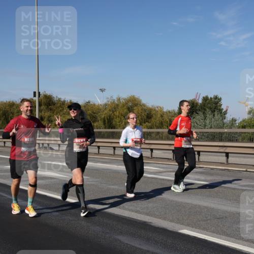 03.10.2025 - Köhlbrandbrückenlauf Julia Fischer http://msf.ph/oto/9013317 03.10.2025 13:05:57 Position 3  meine-sportfotos.de