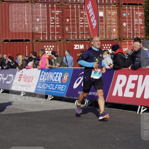 03.10.2025 - Köhlbrandbrückenlauf Michael Burmester http://msf.ph/oto/9013319 03.10.2025 10:13:40 Ziel 1267, 1296, 1455, 1627, 1642, 1770, 1891, 2093, 2126, 2144, 2171, 2246, 3028, 3057, 3134, 3244, 3392 meine-sportfotos.de