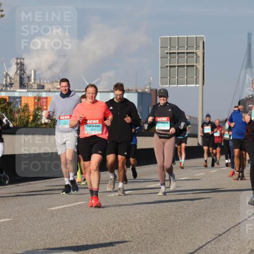 03.10.2025 - Köhlbrandbrückenlauf Luisa Fischer http://msf.ph/oto/9013326 03.10.2025 10:56:53 Position 3 3781, 3210, 412, 192 meine-sportfotos.de