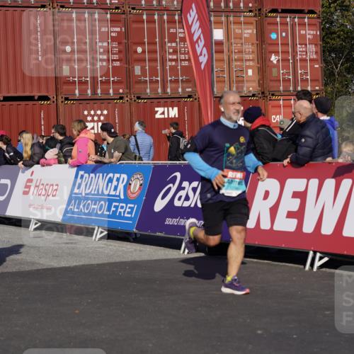 03.10.2025 - Köhlbrandbrückenlauf Michael Burmester http://msf.ph/oto/9013328 03.10.2025 10:13:40 Ziel 1267, 1296, 1455, 1627, 1642, 1770, 1891, 2093, 2126, 2144, 2171, 2246, 3028, 3057, 3134, 3244, 3392 meine-sportfotos.de