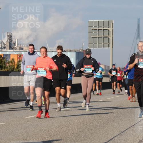 03.10.2025 - Köhlbrandbrückenlauf Luisa Fischer http://msf.ph/oto/9013330 03.10.2025 10:56:53 Position 3 3210, 1487, 1921 meine-sportfotos.de