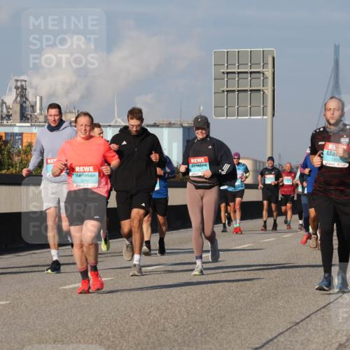 03.10.2025 - Köhlbrandbrückenlauf Luisa Fischer http://msf.ph/oto/9013335 03.10.2025 10:56:53 Position 3 10118, 3210, 1487, 1921 meine-sportfotos.de