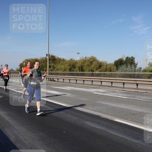 03.10.2025 - Köhlbrandbrückenlauf Julia Fischer http://msf.ph/oto/9013336 03.10.2025 13:05:59 Position 3  meine-sportfotos.de