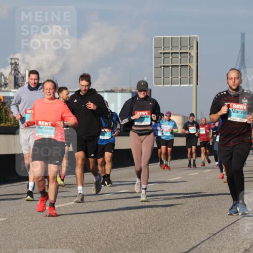 03.10.2025 - Köhlbrandbrückenlauf Luisa Fischer http://msf.ph/oto/9013339 03.10.2025 10:56:54 Position 3 3210, 19, 1921 meine-sportfotos.de