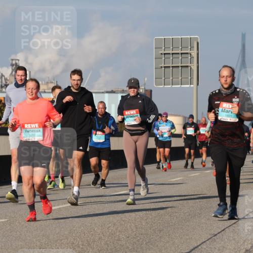 03.10.2025 - Köhlbrandbrückenlauf Luisa Fischer http://msf.ph/oto/9013343 03.10.2025 10:56:54 Position 3 3210, 148, 1921 meine-sportfotos.de