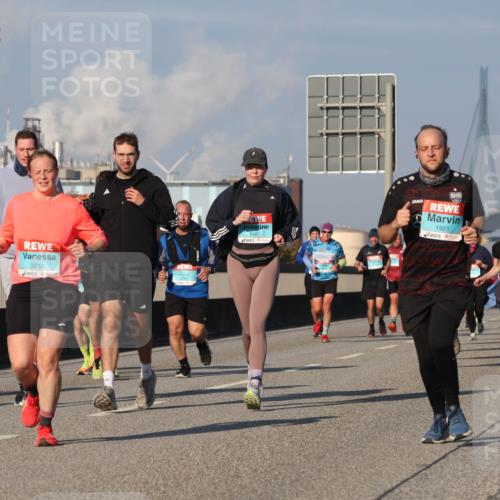 03.10.2025 - Köhlbrandbrückenlauf Luisa Fischer http://msf.ph/oto/9013347 03.10.2025 10:56:54 Position 3 3210, 1487, 1921 meine-sportfotos.de