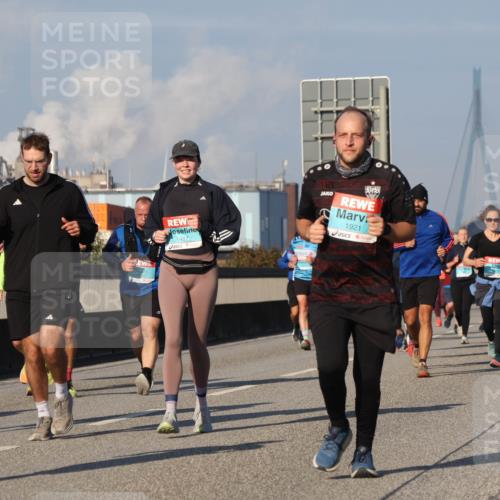 03.10.2025 - Köhlbrandbrückenlauf Luisa Fischer http://msf.ph/oto/9013362 03.10.2025 10:56:55 Position 3 3210, 1487, 19, 1921 meine-sportfotos.de