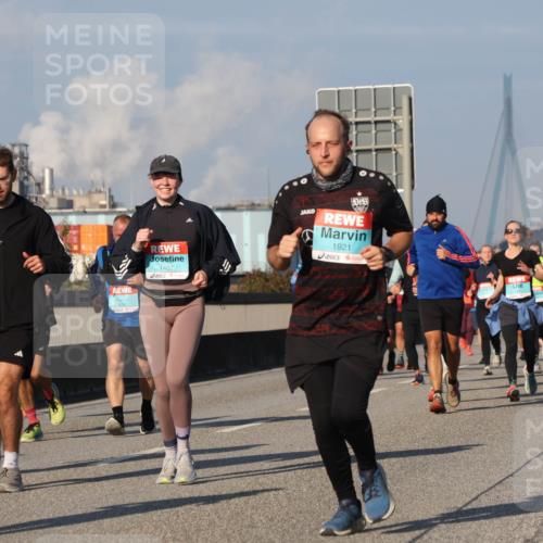 03.10.2025 - Köhlbrandbrückenlauf Luisa Fischer http://msf.ph/oto/9013366 03.10.2025 10:56:56 Position 3 3767, 1487, 4319, 1921 meine-sportfotos.de