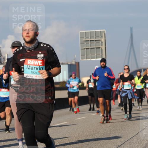 03.10.2025 - Köhlbrandbrückenlauf Luisa Fischer http://msf.ph/oto/9013381 03.10.2025 10:56:57 Position 3 1921 meine-sportfotos.de