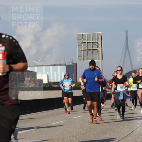 03.10.2025 - Köhlbrandbrückenlauf Luisa Fischer http://msf.ph/oto/9013387 03.10.2025 10:56:58 Position 3 192 meine-sportfotos.de