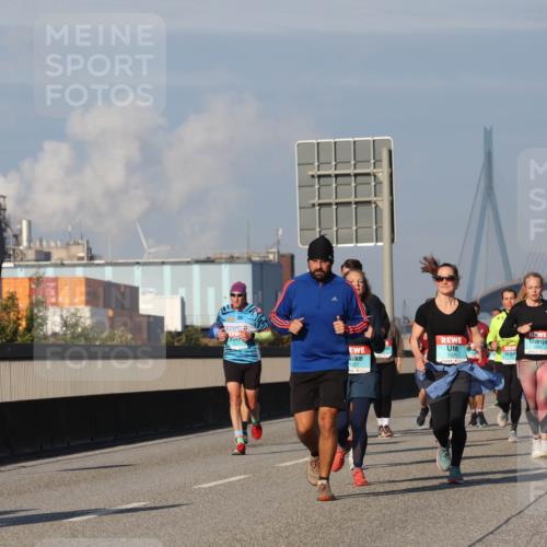03.10.2025 - Köhlbrandbrückenlauf Luisa Fischer http://msf.ph/oto/9013394 03.10.2025 10:56:58 Position 3 1487, 1327, 1331 meine-sportfotos.de
