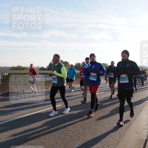 03.10.2025 - Köhlbrandbrückenlauf Fabian Wolf http://msf.ph/oto/9013408 03.10.2025 09:23:57 Position 3 3121, 3119 meine-sportfotos.de