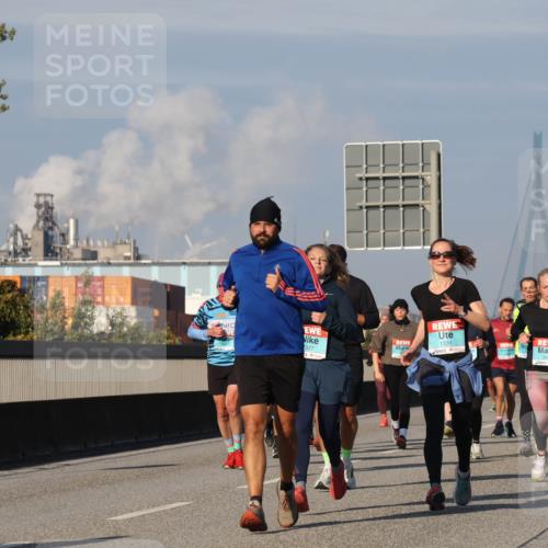 03.10.2025 - Köhlbrandbrückenlauf Luisa Fischer http://msf.ph/oto/9013410 03.10.2025 10:57:00 Position 3 1331, 327 meine-sportfotos.de