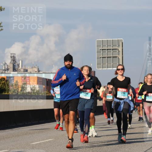 03.10.2025 - Köhlbrandbrückenlauf Luisa Fischer http://msf.ph/oto/9013414 03.10.2025 10:57:00 Position 3 3457, 1327, 1331 meine-sportfotos.de