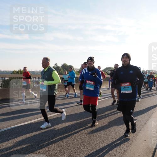 03.10.2025 - Köhlbrandbrückenlauf Fabian Wolf http://msf.ph/oto/9013415 03.10.2025 09:23:58 Position 3 3121, 3119 meine-sportfotos.de