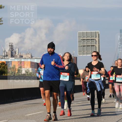 03.10.2025 - Köhlbrandbrückenlauf Luisa Fischer http://msf.ph/oto/9013418 03.10.2025 10:57:01 Position 3 1327, 1331 meine-sportfotos.de