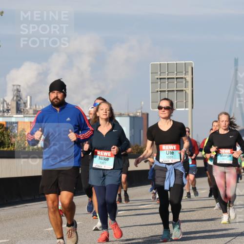 03.10.2025 - Köhlbrandbrückenlauf Luisa Fischer http://msf.ph/oto/9013428 03.10.2025 10:57:02 Position 3 1327, 1331, 3445 meine-sportfotos.de