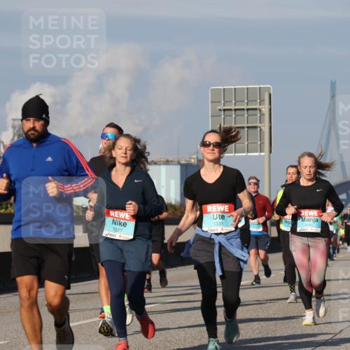 03.10.2025 - Köhlbrandbrückenlauf Luisa Fischer http://msf.ph/oto/9013433 03.10.2025 10:57:02 Position 3 1327, 1331, 3445 meine-sportfotos.de