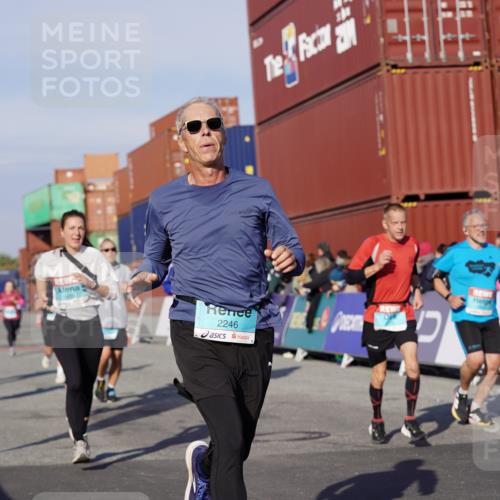 03.10.2025 - Köhlbrandbrückenlauf Michael Burmester http://msf.ph/oto/9013457 03.10.2025 10:13:45 Ziel 1267, 1272, 1296, 1455, 1515, 1627, 1642, 1770, 1848, 2093, 2126, 2246, 3028, 3057, 3244, 3392 meine-sportfotos.de