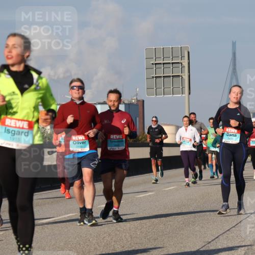 03.10.2025 - Köhlbrandbrückenlauf Luisa Fischer http://msf.ph/oto/9013484 03.10.2025 10:57:08 Position 3 1915, 2150, 1945, 1654 meine-sportfotos.de