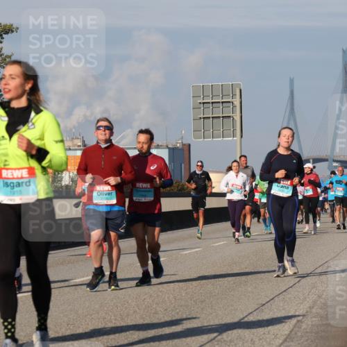 03.10.2025 - Köhlbrandbrückenlauf Luisa Fischer http://msf.ph/oto/9013487 03.10.2025 10:57:09 Position 3 1915, 1945, 2150, 1654 meine-sportfotos.de