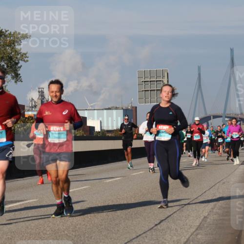 03.10.2025 - Köhlbrandbrückenlauf Luisa Fischer http://msf.ph/oto/9013509 03.10.2025 10:57:11 Position 3 2150, 1227, 1945 meine-sportfotos.de