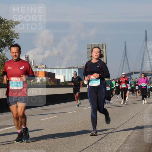 03.10.2025 - Köhlbrandbrückenlauf Luisa Fischer http://msf.ph/oto/9013516 03.10.2025 10:57:11 Position 3 2150, 1945, 1654 meine-sportfotos.de