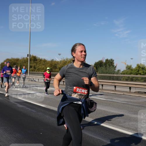 03.10.2025 - Köhlbrandbrückenlauf Julia Fischer http://msf.ph/oto/9013526 03.10.2025 13:06:34 Position 3  meine-sportfotos.de