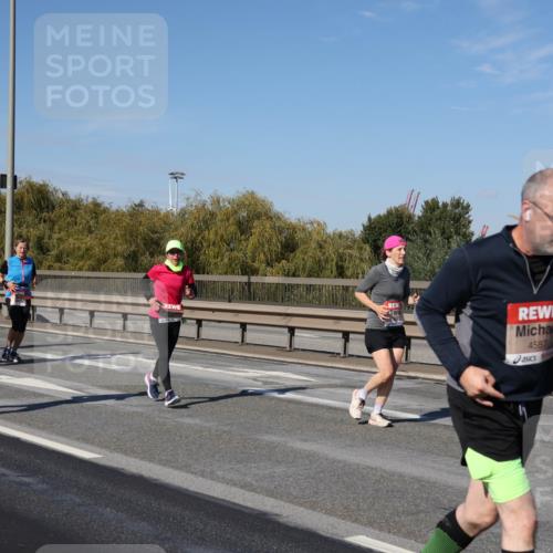 03.10.2025 - Köhlbrandbrückenlauf Julia Fischer http://msf.ph/oto/9013531 03.10.2025 13:06:34 Position 3 4587 meine-sportfotos.de