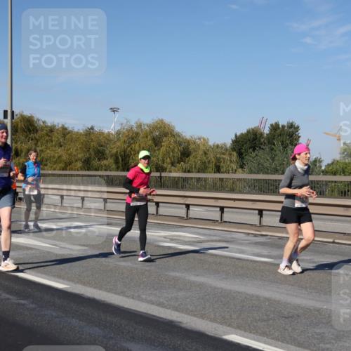 03.10.2025 - Köhlbrandbrückenlauf Julia Fischer http://msf.ph/oto/9013532 03.10.2025 13:06:35 Position 3  meine-sportfotos.de