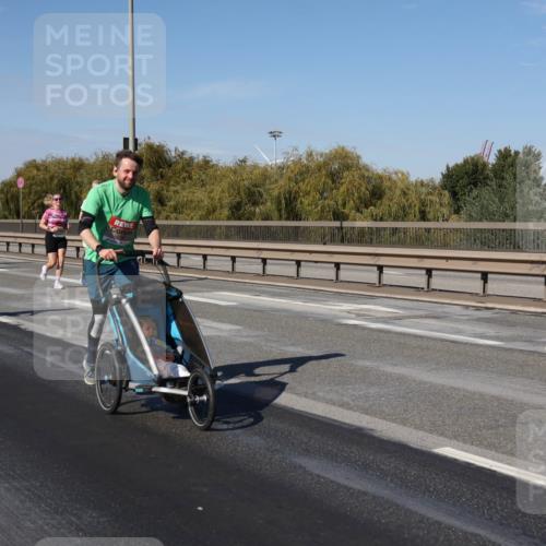 03.10.2025 - Köhlbrandbrückenlauf Julia Fischer http://msf.ph/oto/9013561 03.10.2025 13:06:39 Position 3  meine-sportfotos.de