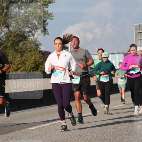 03.10.2025 - Köhlbrandbrückenlauf Luisa Fischer http://msf.ph/oto/9013593 03.10.2025 10:57:18 Position 3 1387, 1418, 1015 meine-sportfotos.de