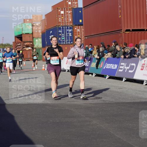 03.10.2025 - Köhlbrandbrückenlauf Michael Burmester http://msf.ph/oto/9013599 03.10.2025 10:13:52 Ziel 1169, 1267, 1272, 1460, 1514, 1515, 1848, 2054, 2093, 3126, 3244, 3372, 3392, 3724, 3735, 3761 meine-sportfotos.de