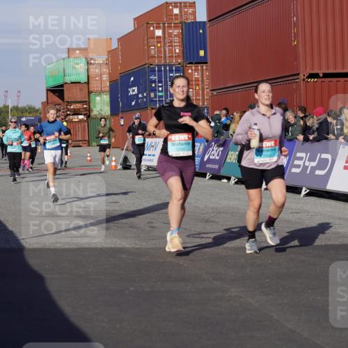 03.10.2025 - Köhlbrandbrückenlauf Michael Burmester http://msf.ph/oto/9013610 03.10.2025 10:13:53 Ziel 1169, 1272, 1460, 1514, 1515, 1848, 2054, 3126, 3372, 3724, 3735, 3761, 3793 meine-sportfotos.de