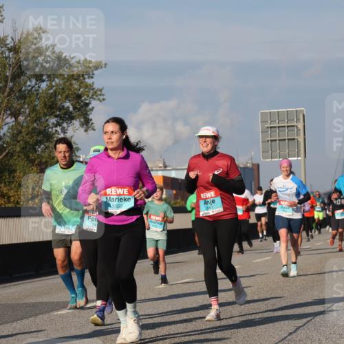 03.10.2025 - Köhlbrandbrückenlauf Luisa Fischer http://msf.ph/oto/9013622 03.10.2025 10:57:20 Position 3 141, 3352, 1806, 2061 meine-sportfotos.de