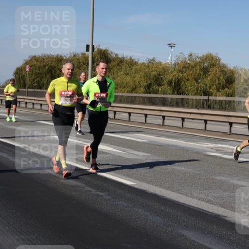 03.10.2025 - Köhlbrandbrückenlauf Julia Fischer http://msf.ph/oto/9013623 03.10.2025 13:06:50 Position 3 6211 meine-sportfotos.de