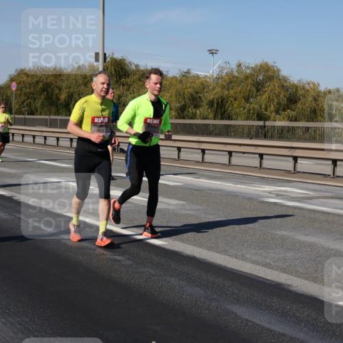 03.10.2025 - Köhlbrandbrückenlauf Julia Fischer http://msf.ph/oto/9013625 03.10.2025 13:06:50 Position 3 045, 6211 meine-sportfotos.de
