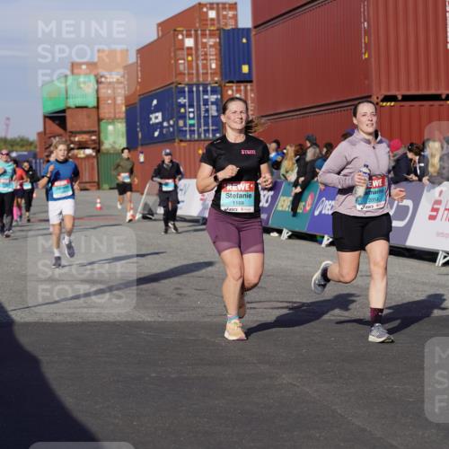 03.10.2025 - Köhlbrandbrückenlauf Michael Burmester http://msf.ph/oto/9013629 03.10.2025 10:13:53 Ziel 1169, 1272, 1460, 1514, 1515, 1848, 2054, 3126, 3372, 3724, 3735, 3761, 3793 meine-sportfotos.de