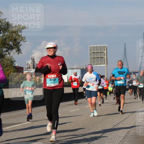 03.10.2025 - Köhlbrandbrückenlauf Luisa Fischer http://msf.ph/oto/9013631 03.10.2025 10:57:21 Position 3 3352, 2061, 41 meine-sportfotos.de