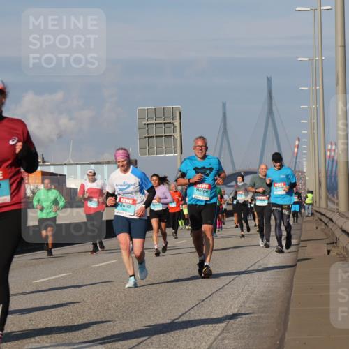 03.10.2025 - Köhlbrandbrückenlauf Luisa Fischer http://msf.ph/oto/9013641 03.10.2025 10:57:22 Position 3 1642, 2061, 1640 meine-sportfotos.de