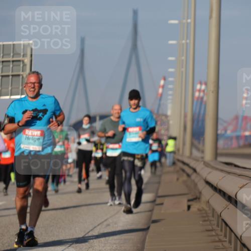 03.10.2025 - Köhlbrandbrückenlauf Luisa Fischer http://msf.ph/oto/9013647 03.10.2025 10:57:23 Position 3  meine-sportfotos.de