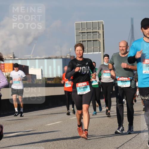03.10.2025 - Köhlbrandbrückenlauf Luisa Fischer http://msf.ph/oto/9013651 03.10.2025 10:57:28 Position 3 1521, 1771, 1438, 2799, 3394 meine-sportfotos.de