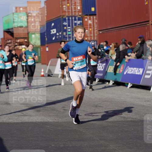 03.10.2025 - Köhlbrandbrückenlauf Michael Burmester http://msf.ph/oto/9013669 03.10.2025 10:13:55 Ziel 1169, 1431, 1460, 1514, 1515, 1738, 2054, 2122, 3126, 3372, 3469, 3724, 3735, 3761, 3793 meine-sportfotos.de